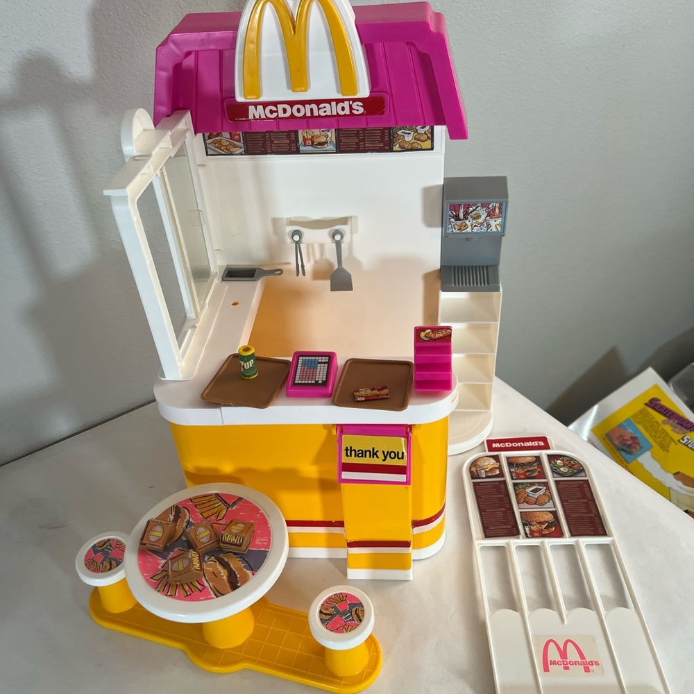 Vintage Barbie 90s McDonald's‎ Playset